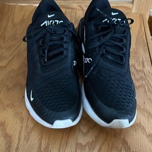 Nike air max 270s size 8 women’s